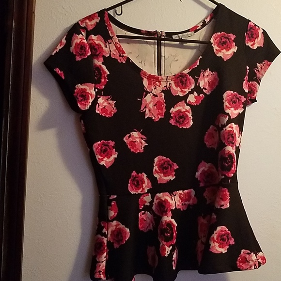 Charlotte Russe Tops - 💐🌼🤗Floral prints blouse🤗🌼💐